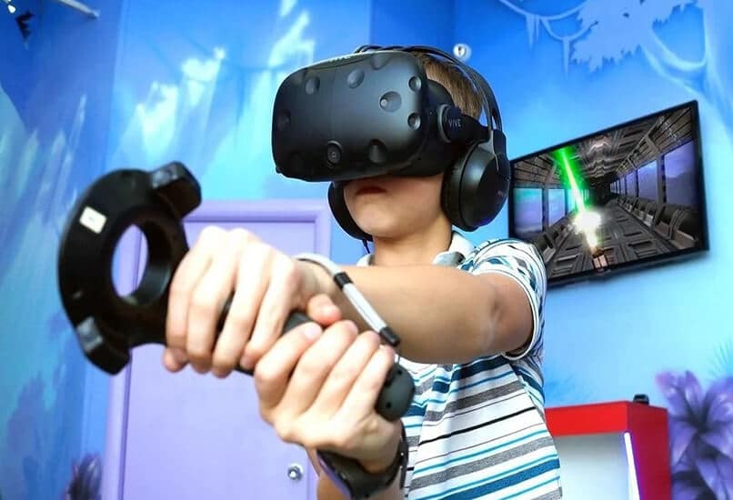 В VR очках мальчик сможет испытать яркие эмоции